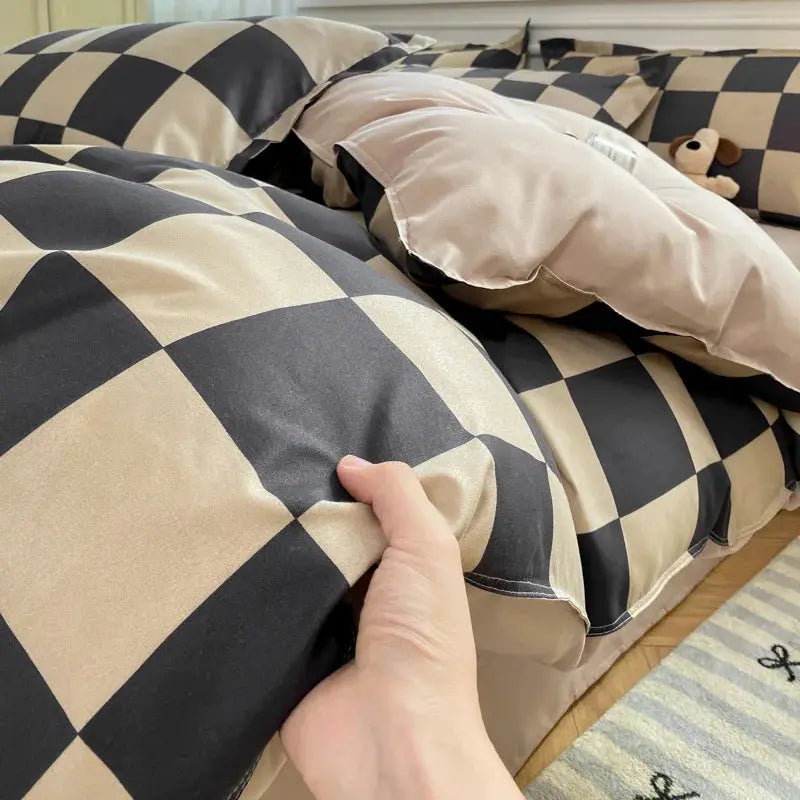 Scandinavian Checkered Bedding Set (4 Pcs)